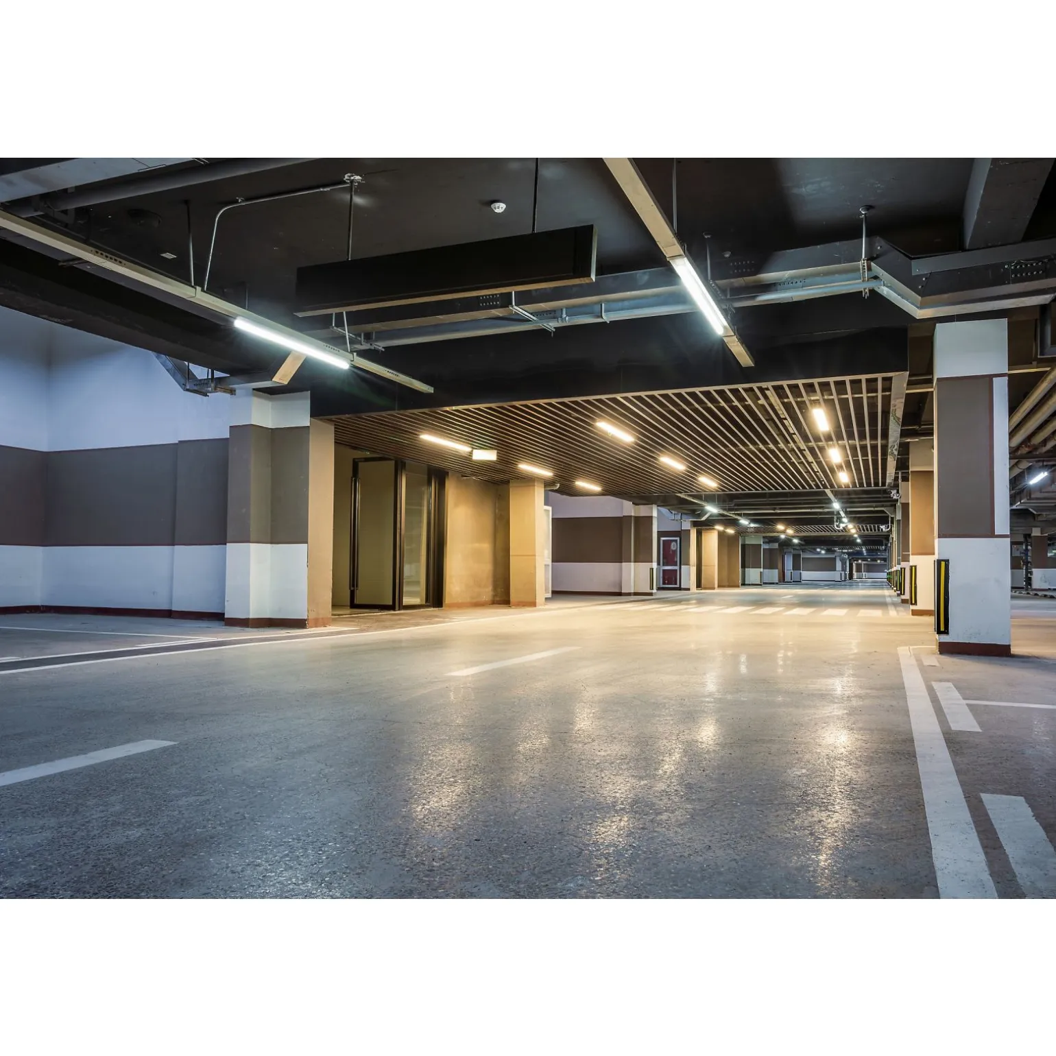 Philips LED Allmänbruksarmatur Vattentät CoreLine WT120C G3 50W 8000lm - 840 Kallvit | 120cm - Interact Dimbar -Kabelgenomföring 3-Fas - Ersättare 2x36W